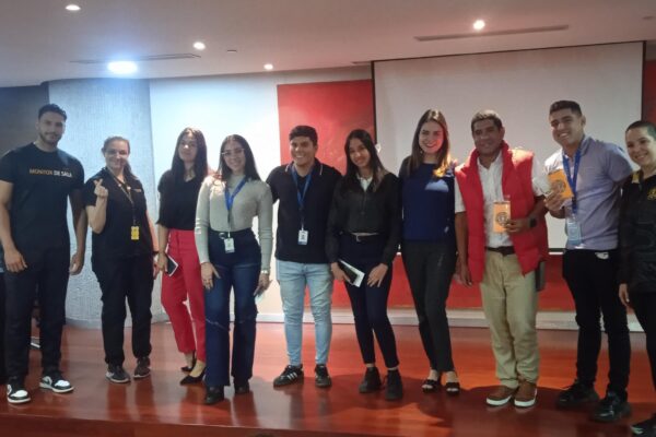 FOTO Golds Gym realizo charla educativa nutricional en Farmahorro