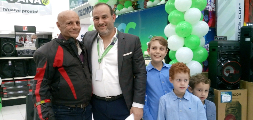 Venelectronics celebra 26 Años de historia Un compromiso "De Panas" con el hogar venezolano 2 1763059995178