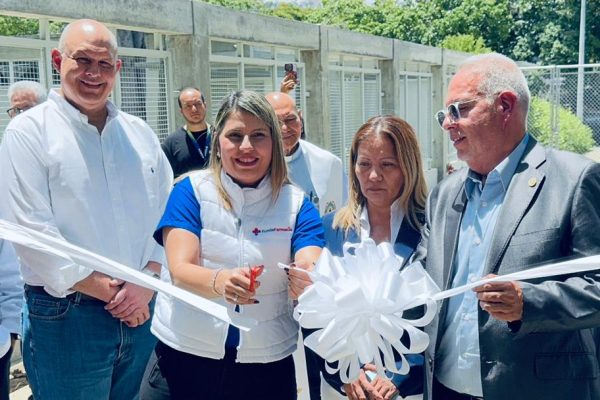 FundaFarmacia inauguro su sede numero 14 en el Hospital Universitario de la UCV